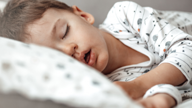 Çocuğunuz ağzı açık uyuyorsa dikkat! İşitme kaybına bile yol açabilir
