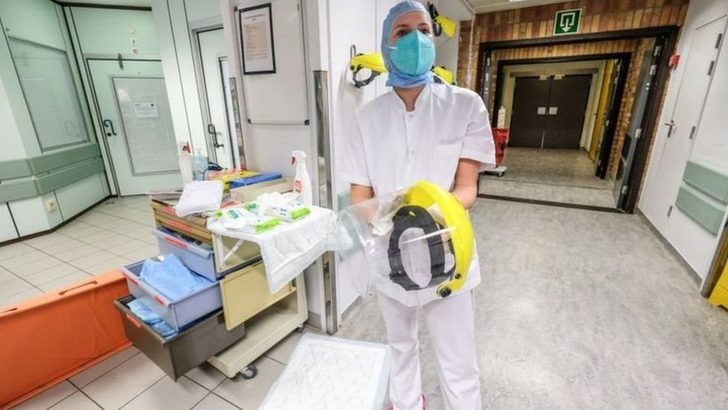 Koronavirüs: Belçika'da virüse yakalanan doktorlardan çalışmaya devam etmeleri istendi